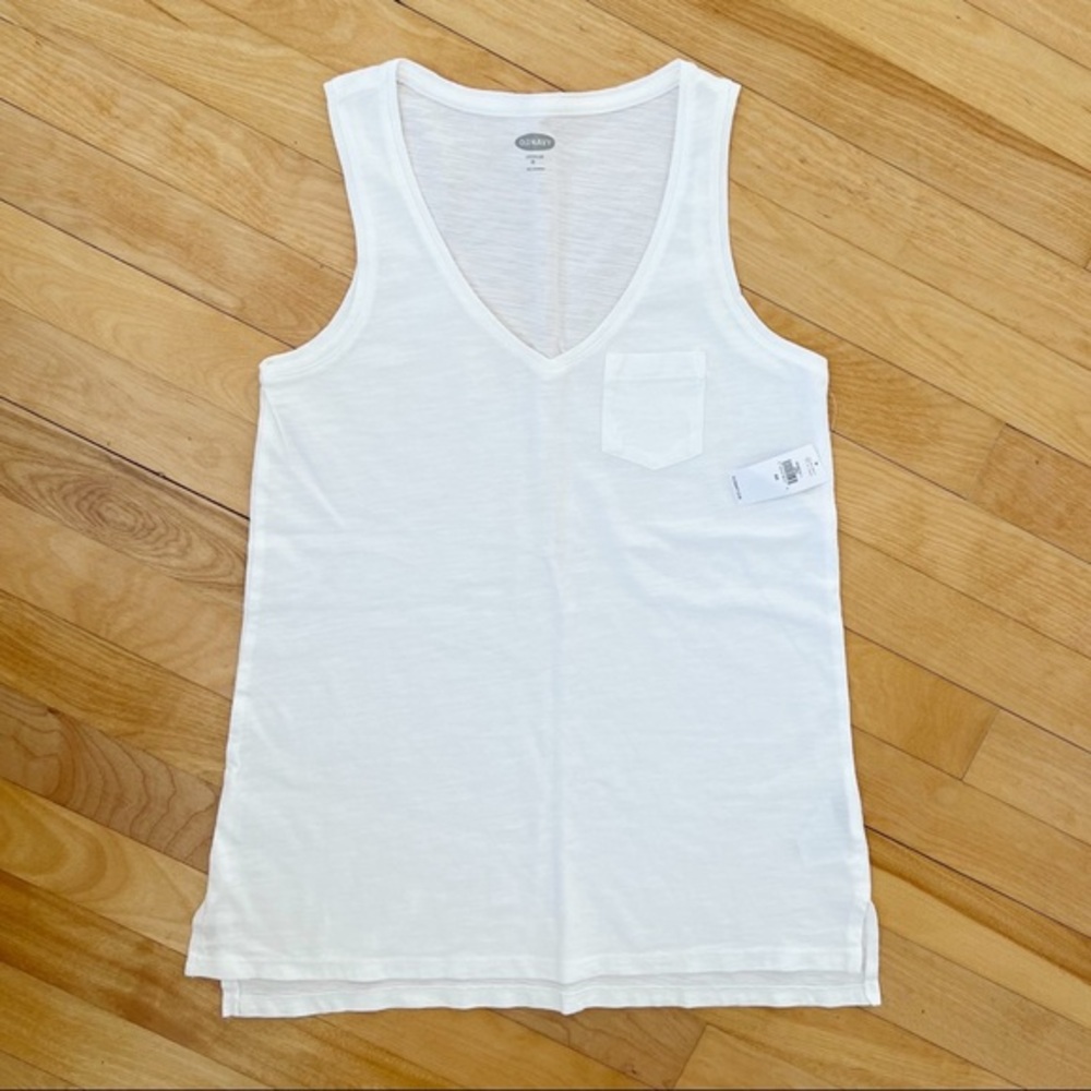 NWT Old Navy Everywhere White Sleeveless Shirt - Size XS